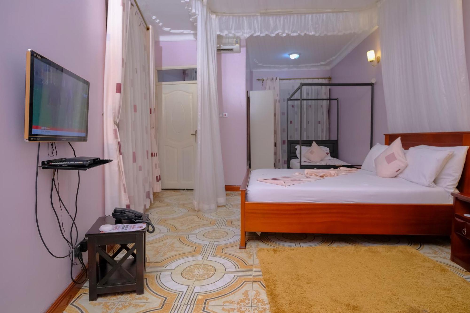 Crystal Apartments Entebbe Uganda Next To Un Base Exterior photo