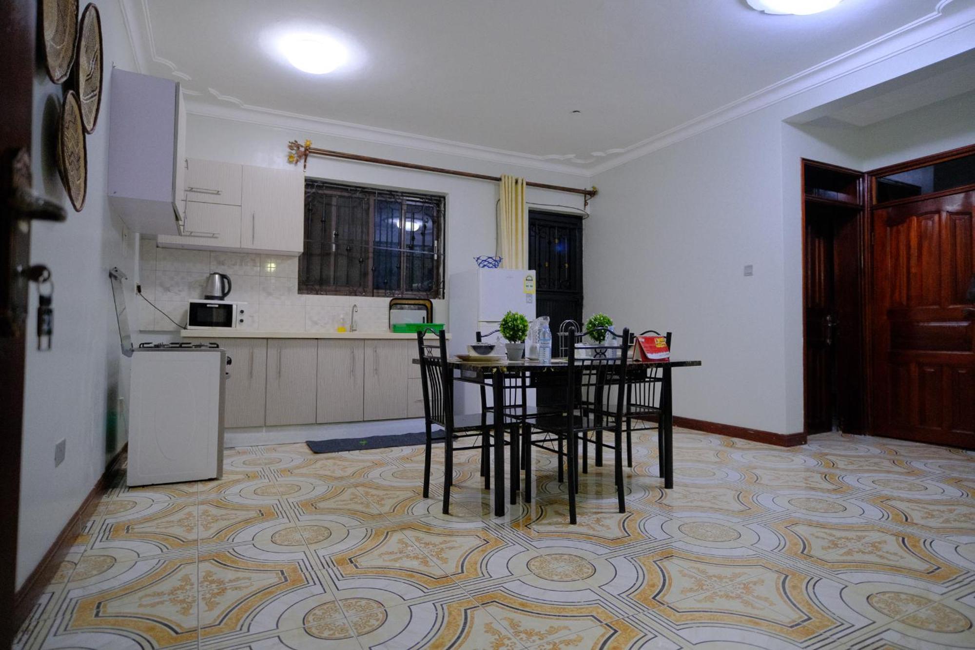 Crystal Apartments Entebbe Uganda Next To Un Base Exterior photo
