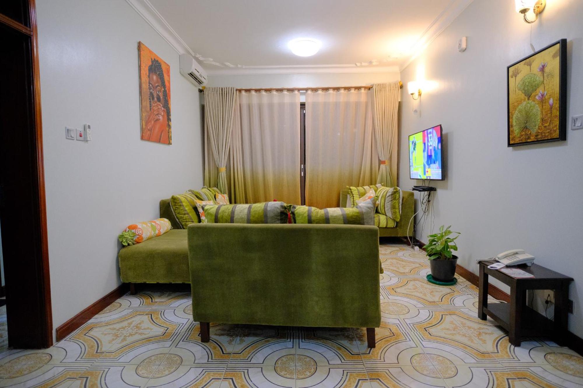 Crystal Apartments Entebbe Uganda Next To Un Base Exterior photo