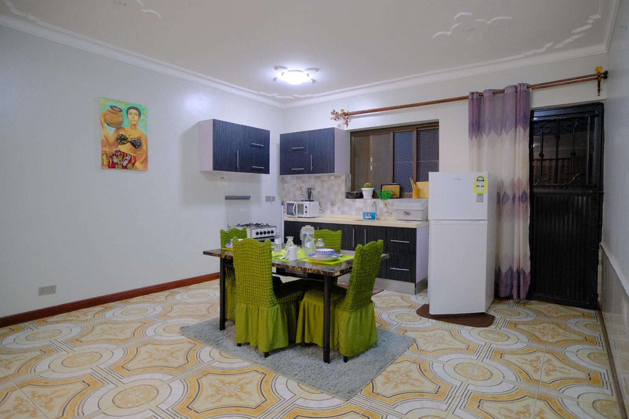 Crystal Apartments Entebbe Uganda Next To Un Base Exterior photo
