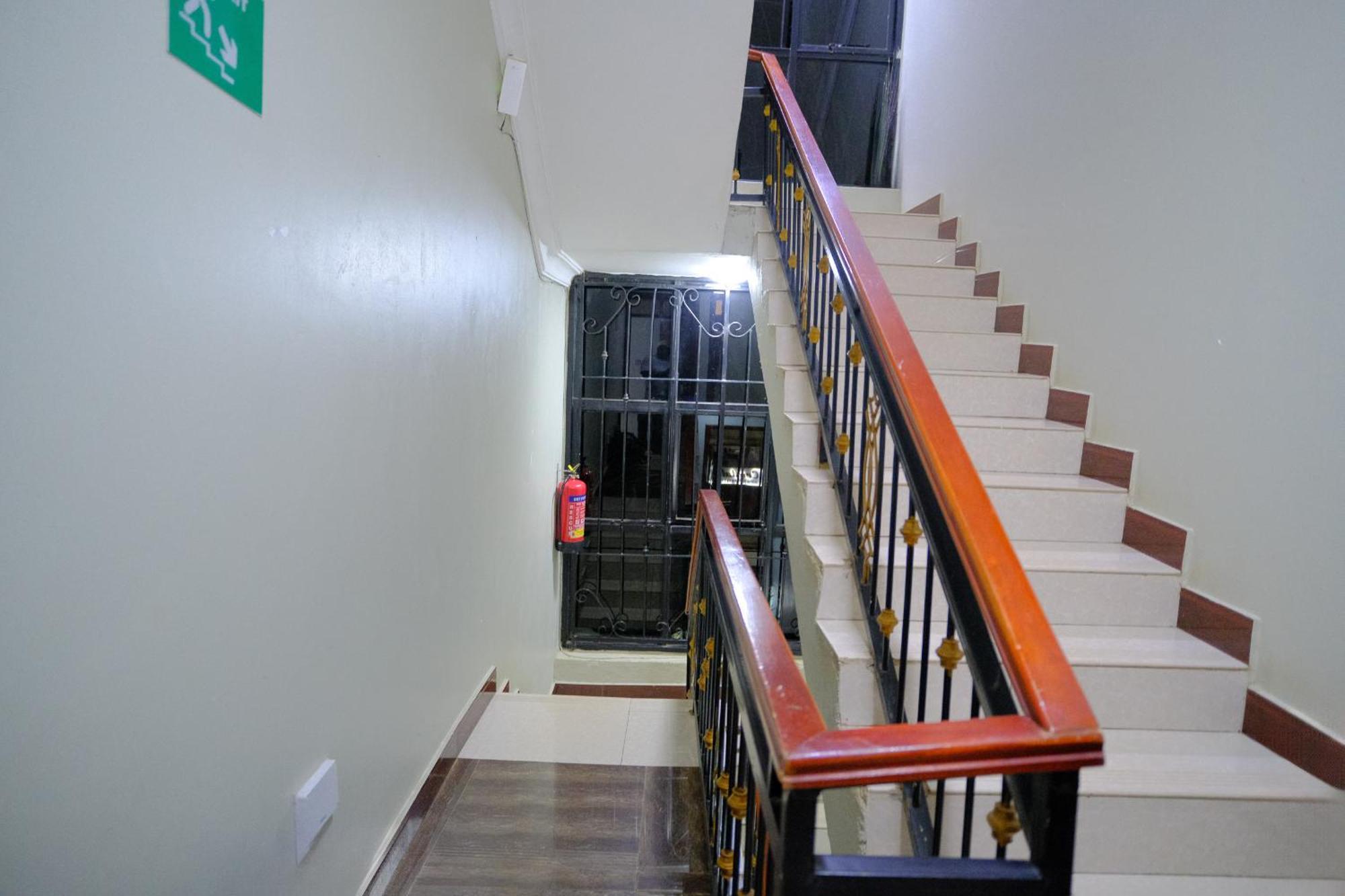 Crystal Apartments Entebbe Uganda Next To Un Base Exterior photo