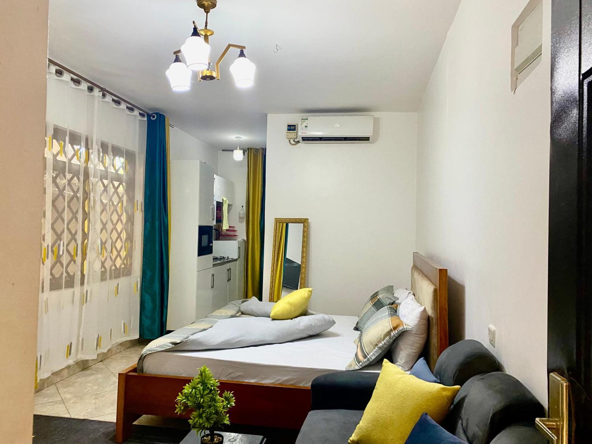 Crystal Apartments Entebbe Uganda Next To Un Base Exterior photo